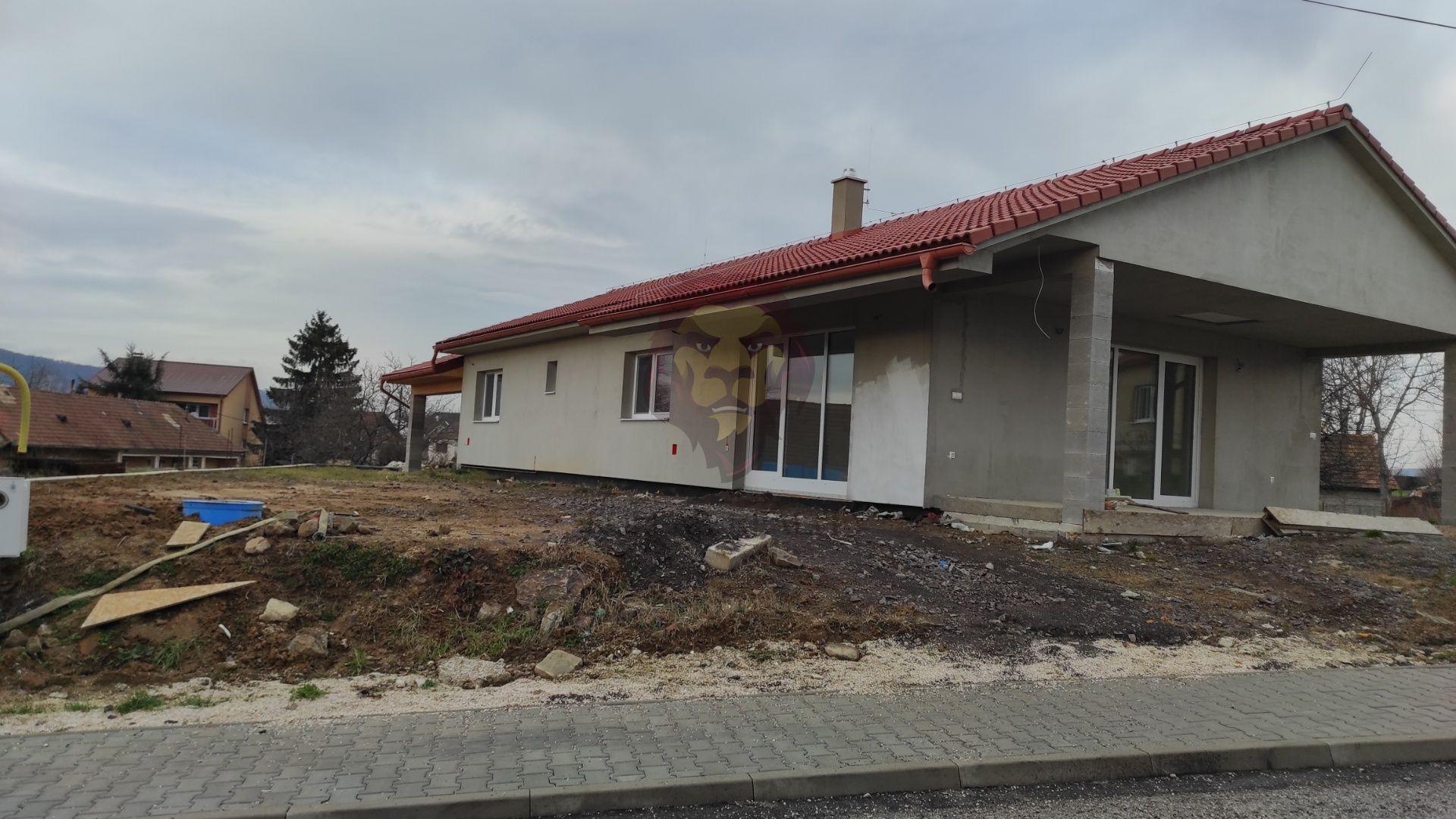 NA PREDAJ RODINNÝ DOM - NOVOSTAVBA - BYSTRIČANY 4-IZBOVÝ , 488m2 POZEMOK