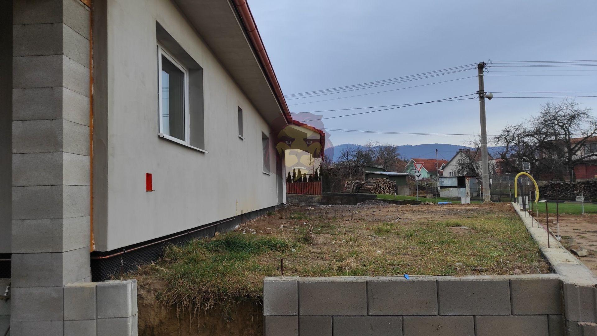 NA PREDAJ RODINNÝ DOM - NOVOSTAVBA - BYSTRIČANY 4-IZBOVÝ , 488m2 POZEMOK