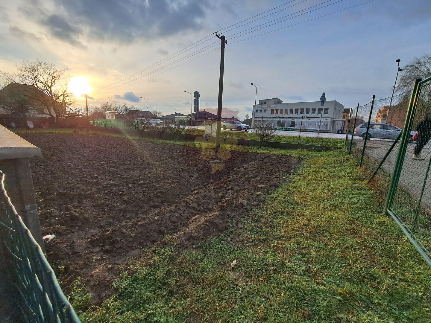 NA PREDAJ POZEMOK V MADUNICIACH