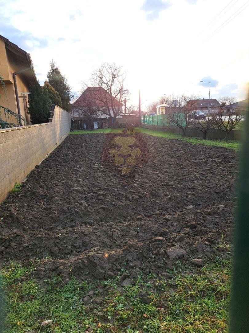 NA PREDAJ POZEMOK V MADUNICIACH