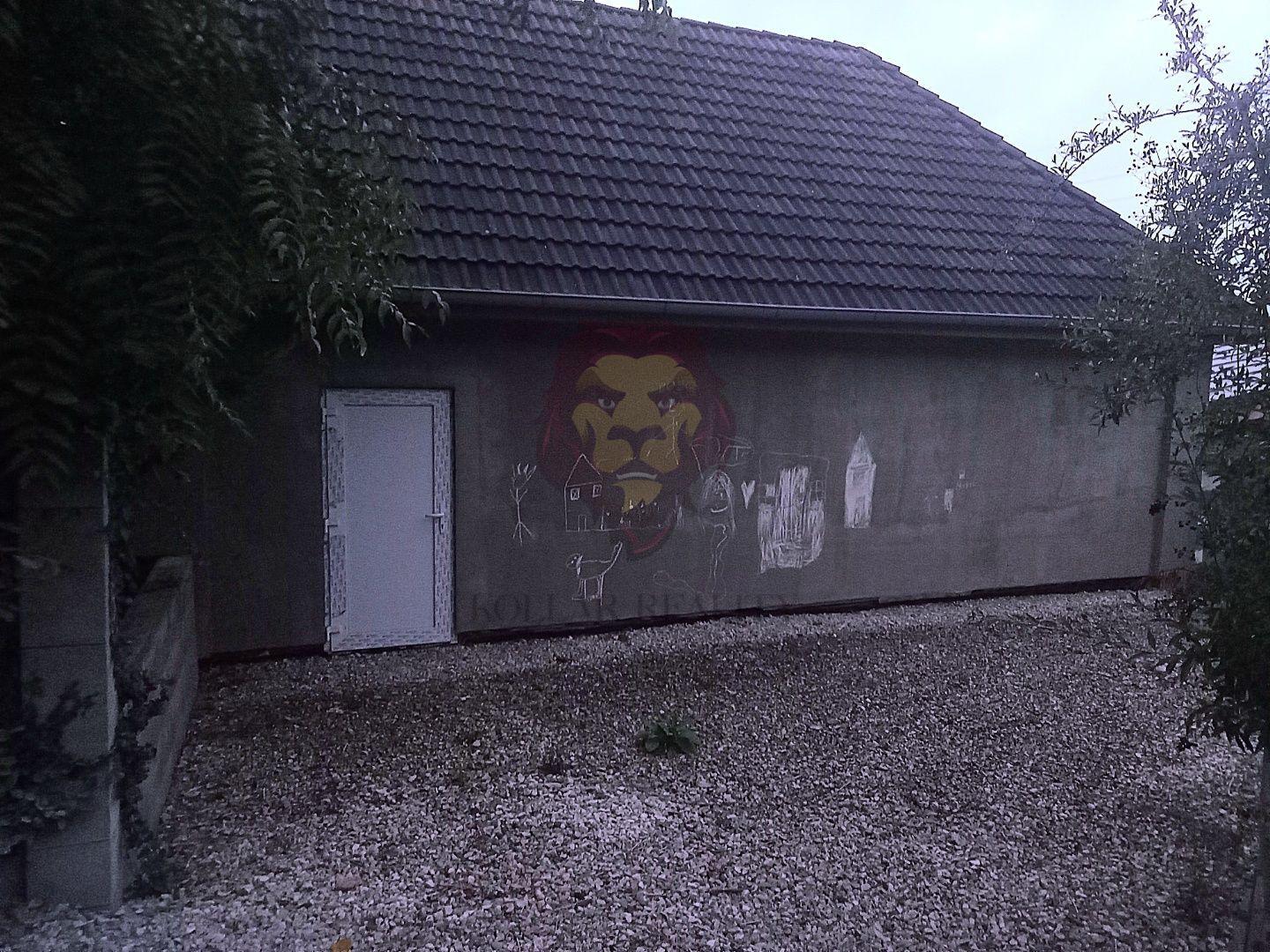 NA PREDAJ 3-PODLAŽNÝ DOM V HLOHOVCI