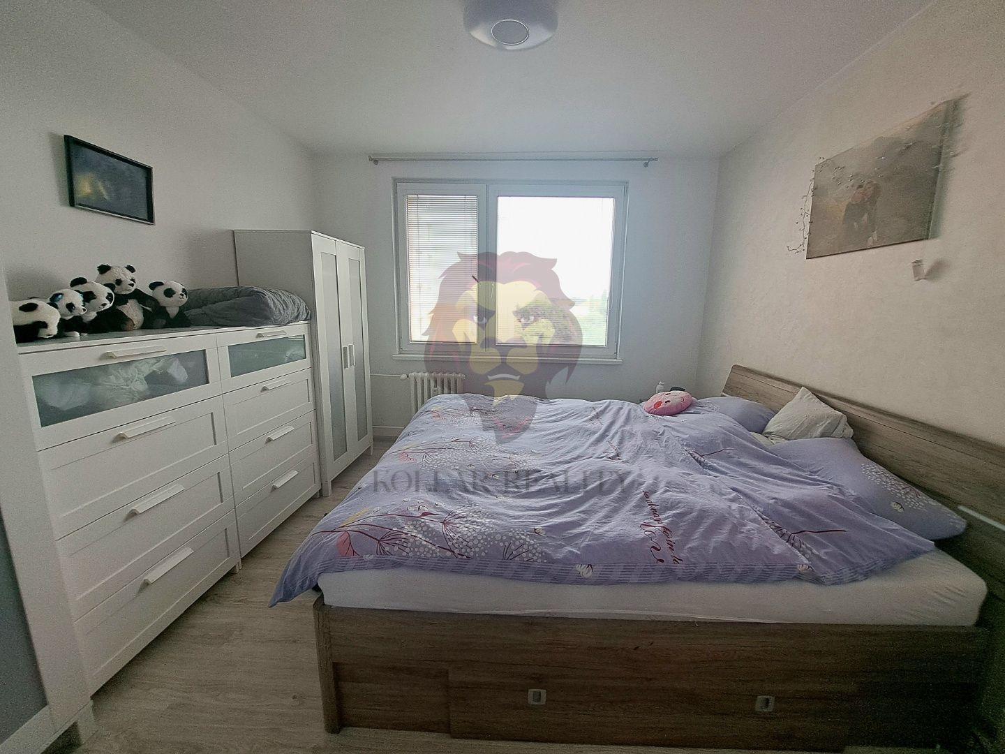 Na predaj 3-izbový byt v centre Seredi