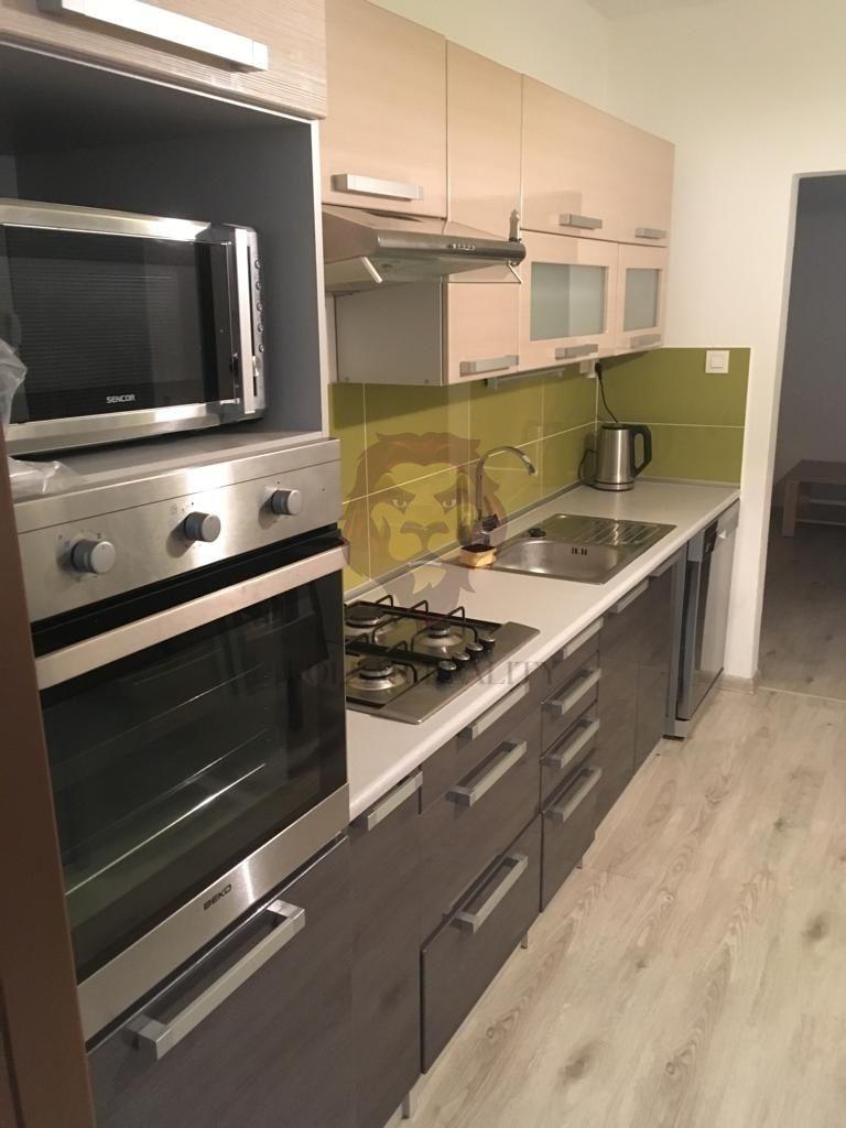 Na predaj 3-izbový byt v centre Seredi