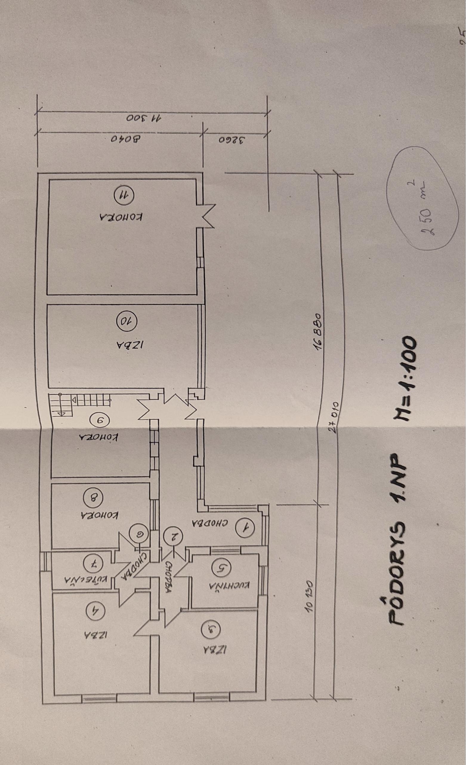 NA PREDAJ-Veľký pozemok so starším rodinným domom v Šoporni