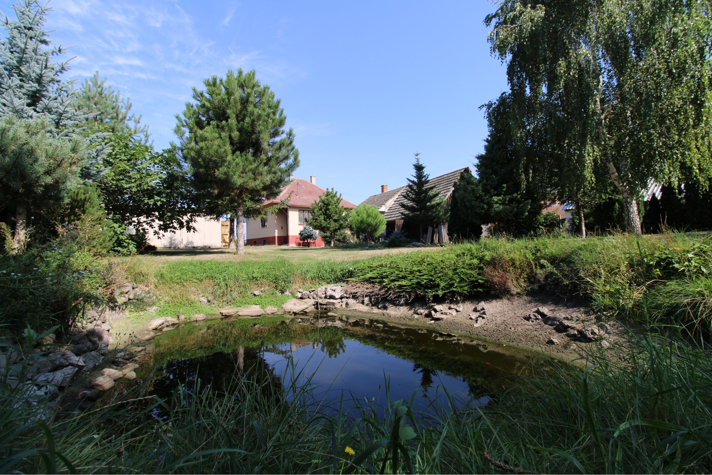 NA PREDAJ -Rodinný dom s veľkým pozemkom v Borskom Mikuláši