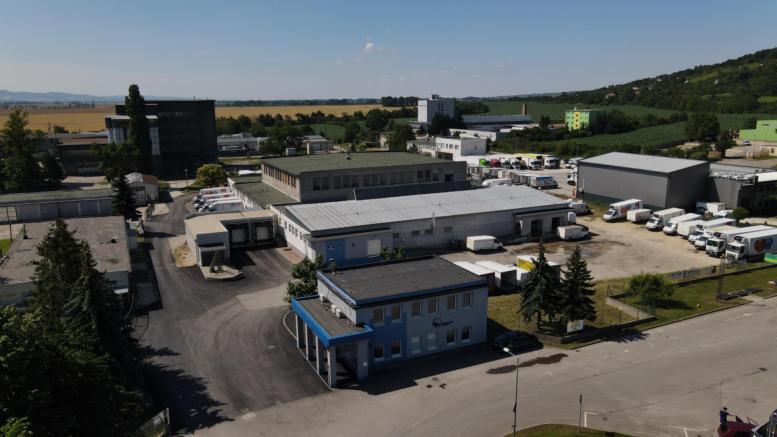 NA PRENÁJOM VÝROBNA HALA A ADMINISTRATÍVNA BUDOVA NOVÉ MESTO NAD VÁHOM