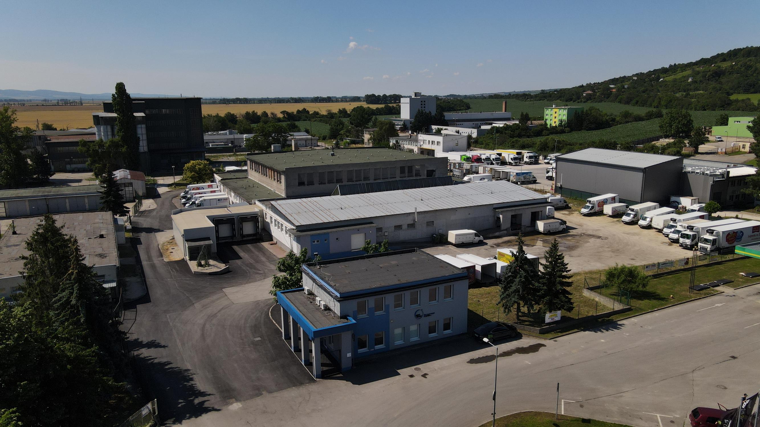 NA PRENÁJOM VÝROBNA HALA A ADMINISTRATÍVNA BUDOVA NOVÉ MESTO NAD VÁHOM