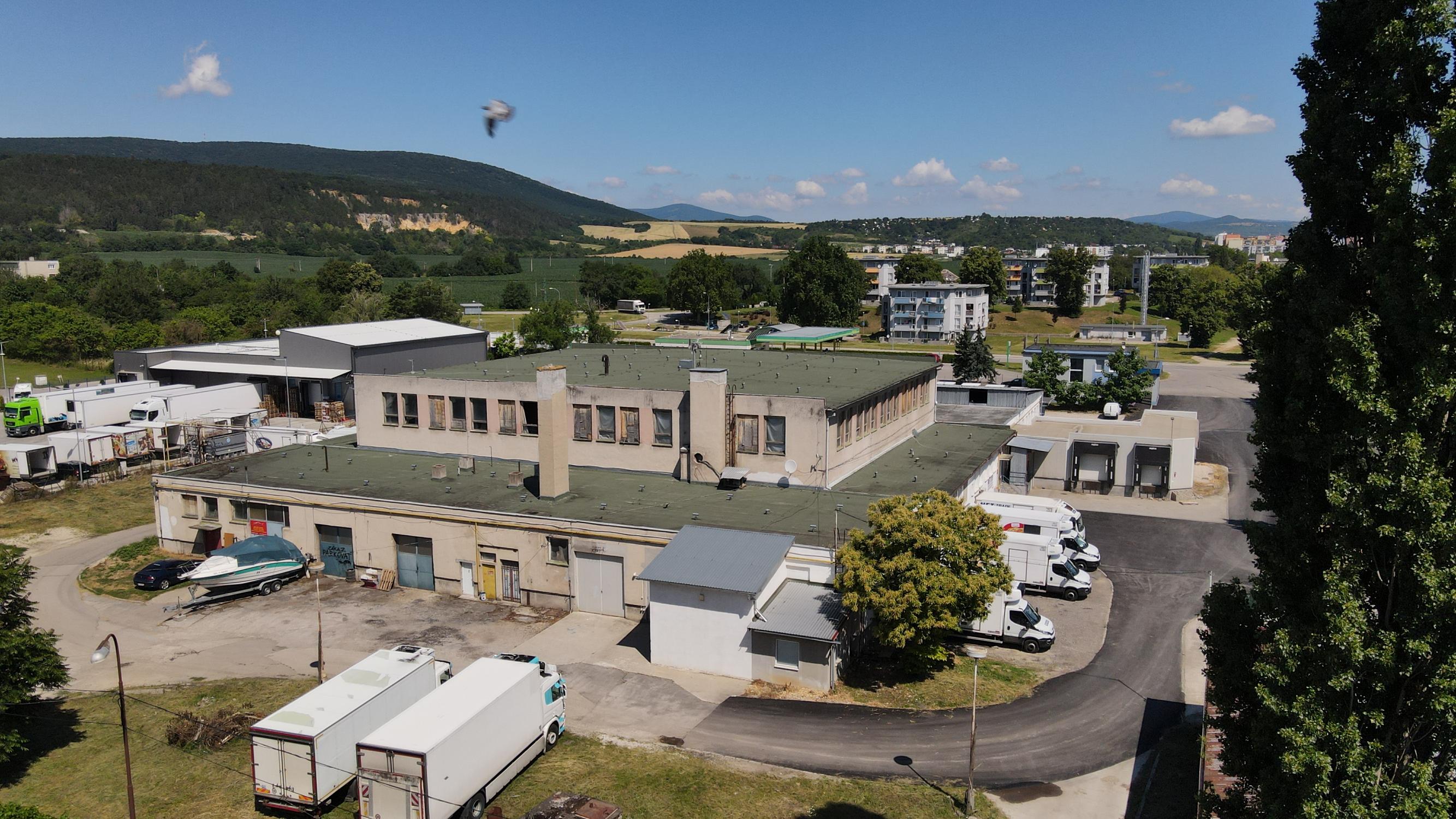 NA PRENÁJOM VÝROBNA HALA A ADMINISTRATÍVNA BUDOVA NOVÉ MESTO NAD VÁHOM