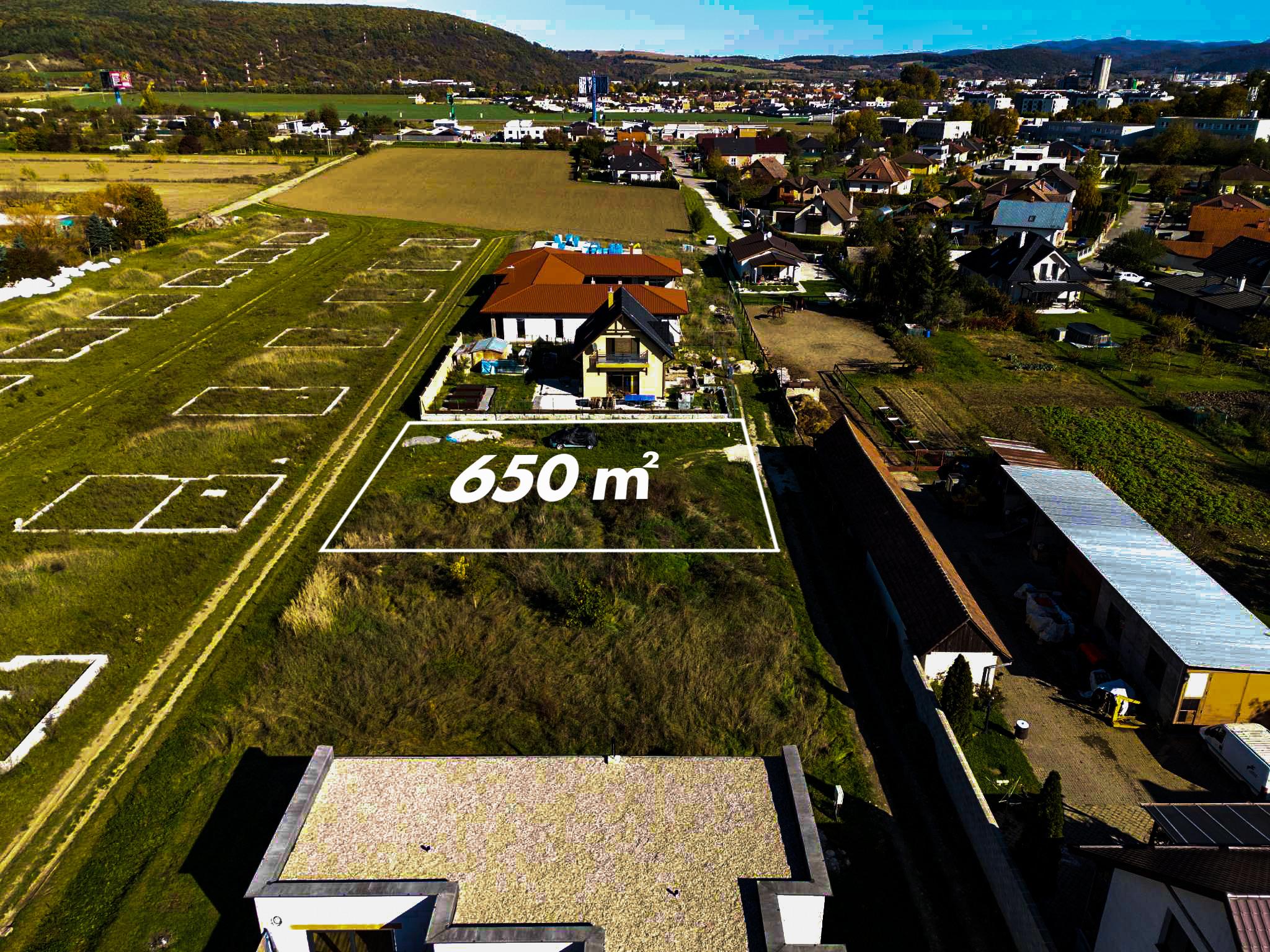 Na predaj stavebný pozemok 650 m² – Trenčín