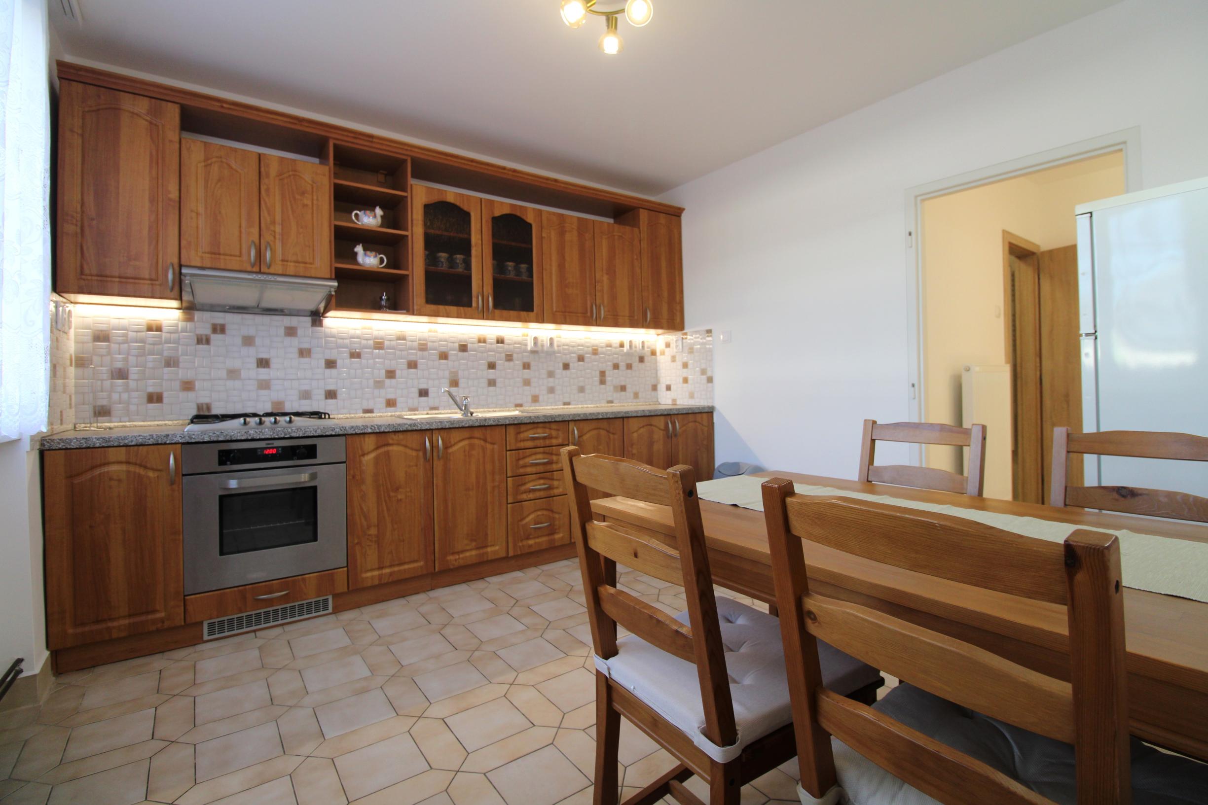 NA PRENÁJOM - 2 - izbový byt v centre Piešťan s parkovaním