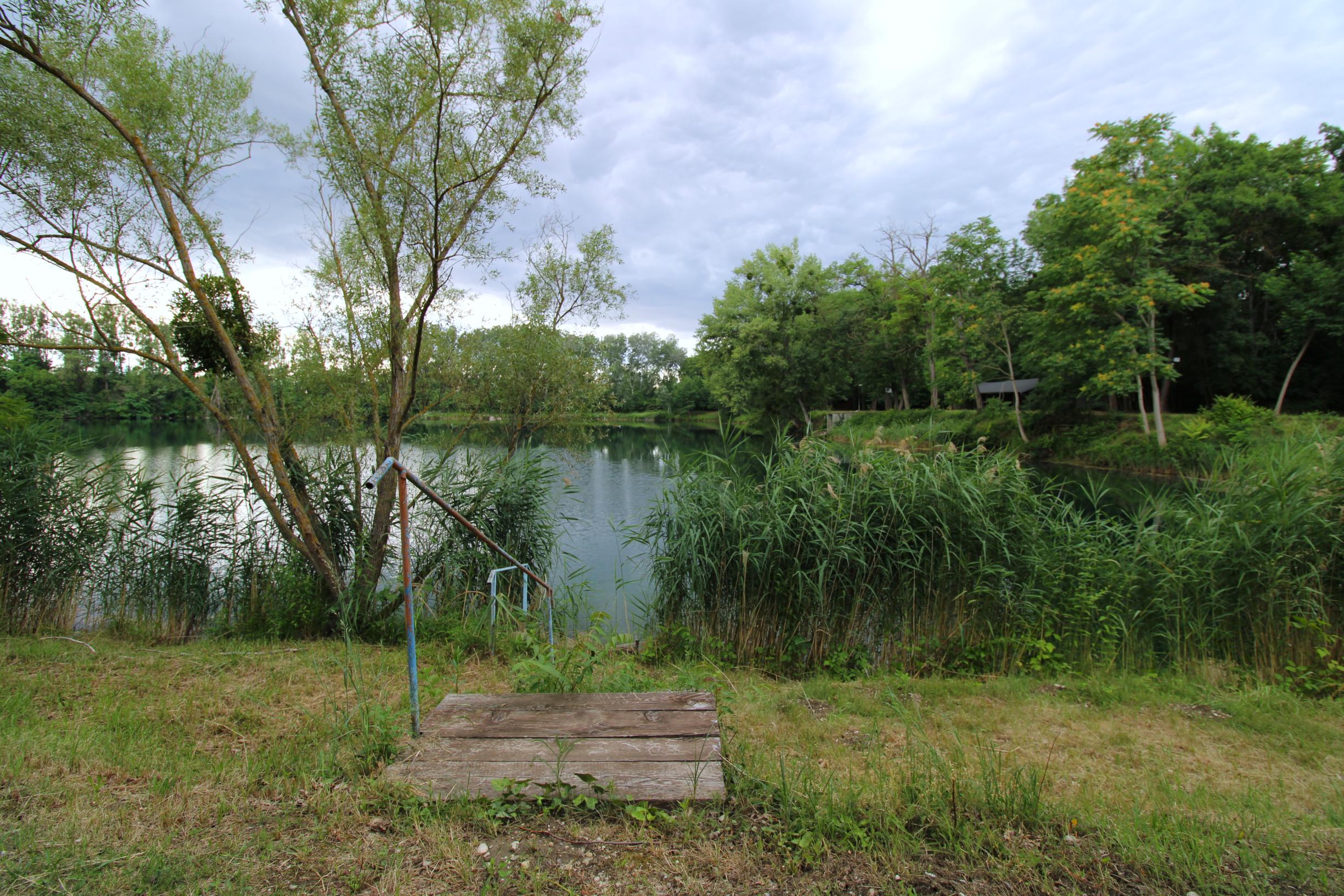 ZNŹENÁ CENA ! - NA PREDAJ - Jazero pri Tomášikove