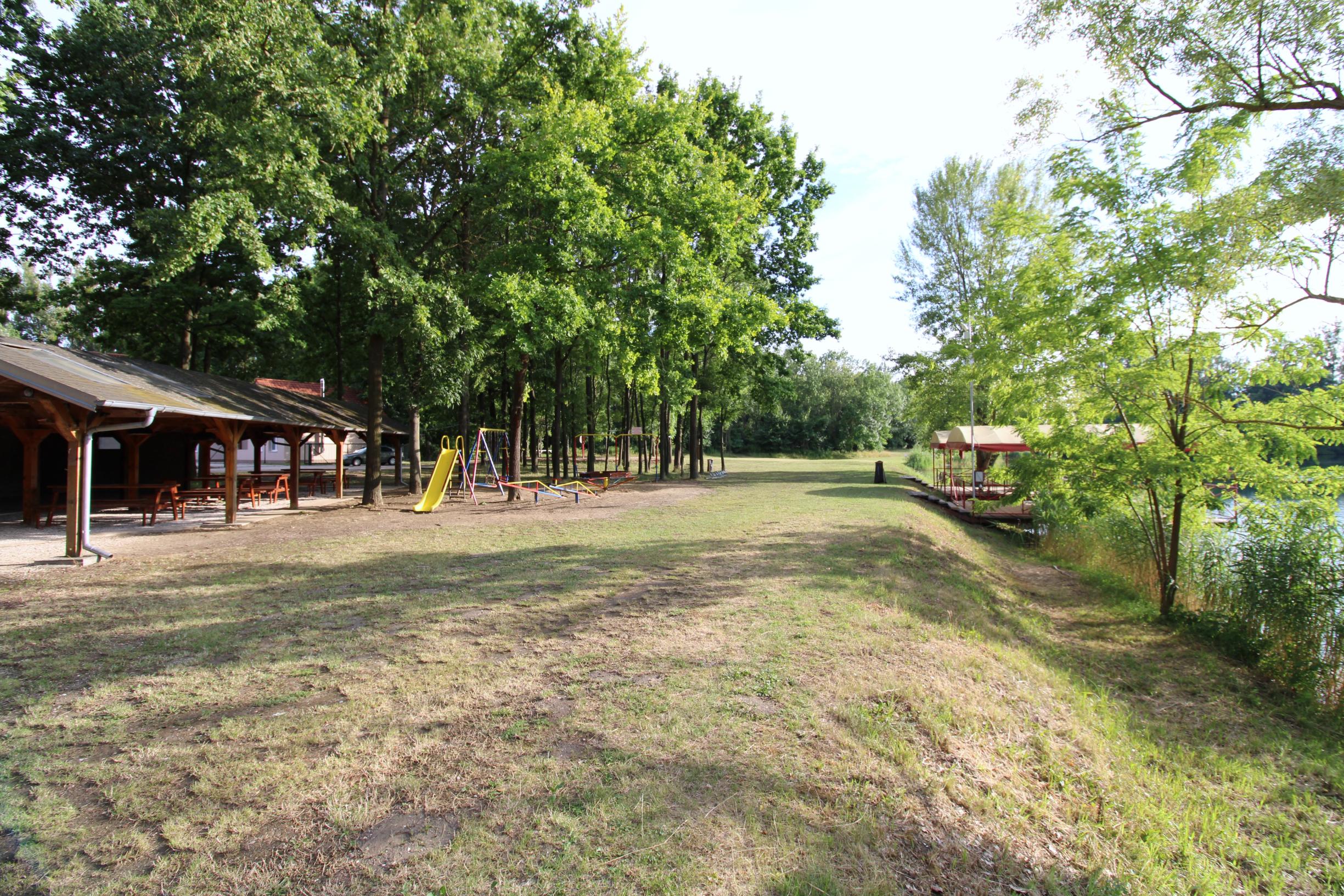 ZNŹENÁ CENA ! - NA PREDAJ - Jazero pri Tomášikove