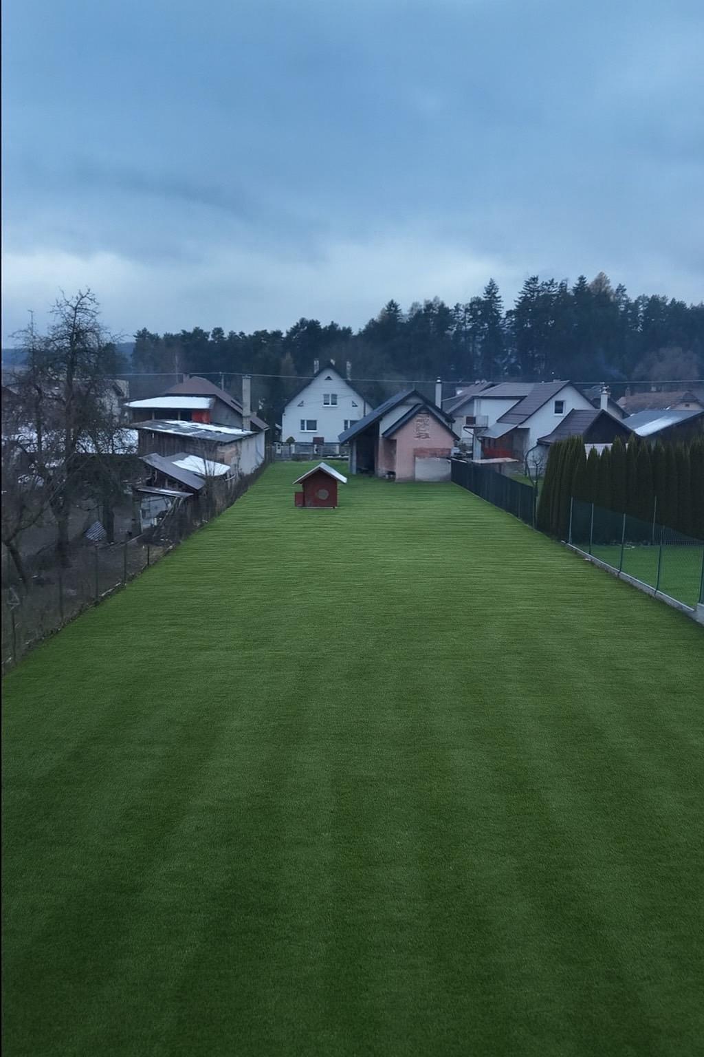 ZNÍŽENÁ CENA !!! NA PREDAJ - POZEMOK NA VÝSTAVBU RODINNÉHO DOMU VALČA 1014 m2