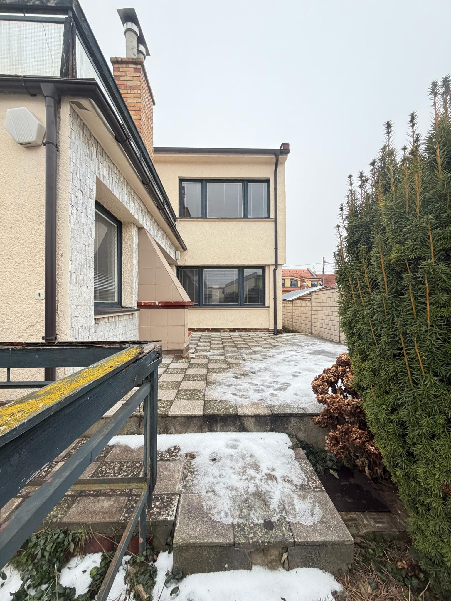 Rodinný dom v pôvodnom stave pár krokov od námestia – Nové Mesto nad Váhom