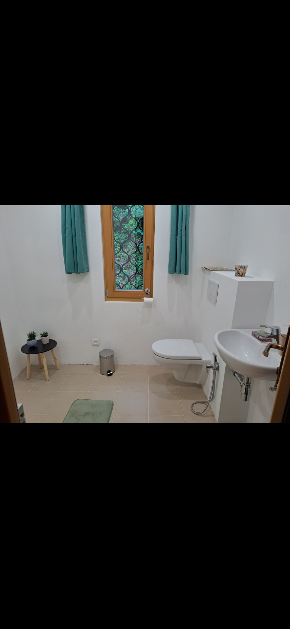 Chata pri lese nad Pieštanmi v chatovej oblasti Striebornica