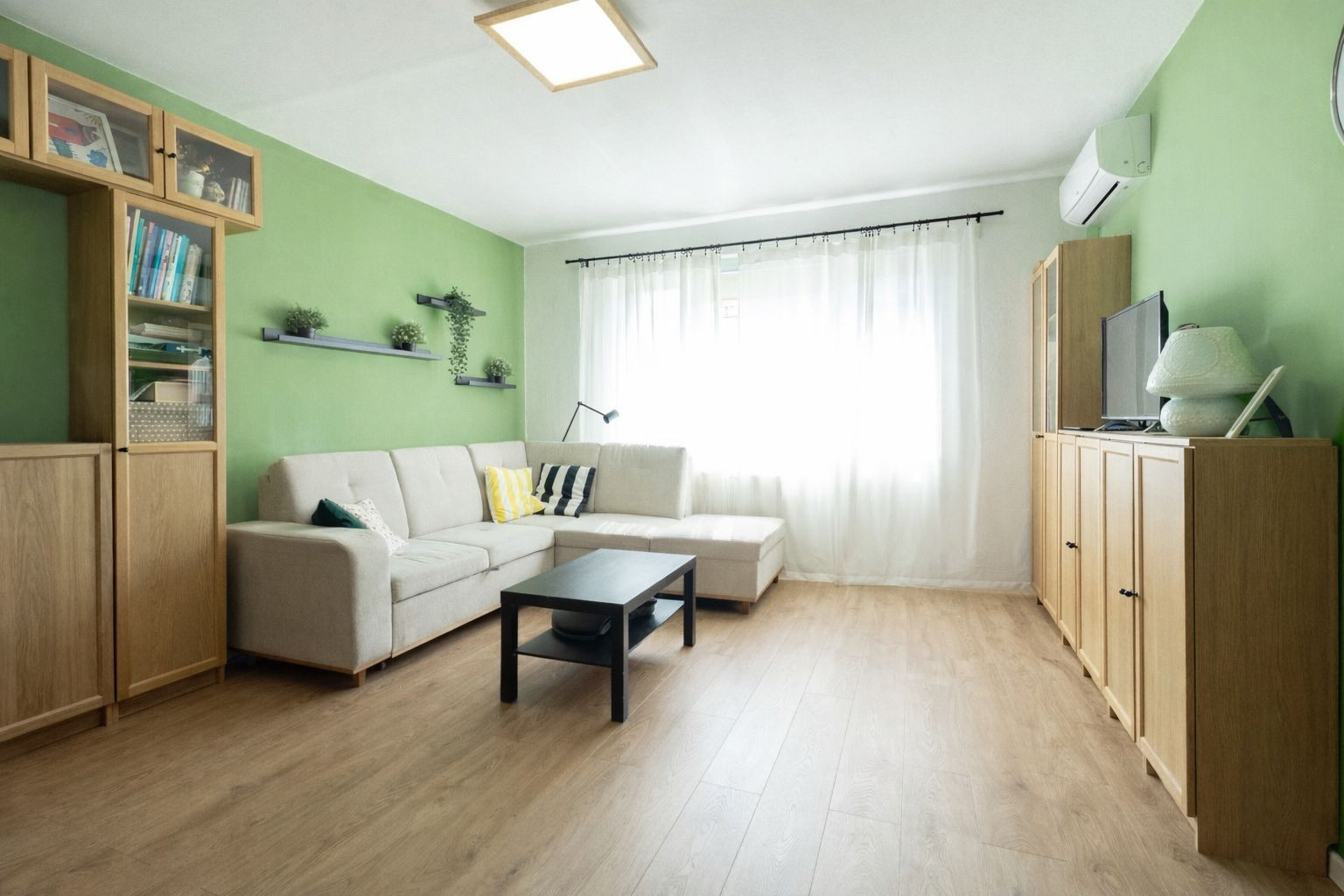 ZNÍŽENÉ NA PREDAJ  4-IZBOVÝ BYT – BRATISLAVA - VRAKUŇA 82 m²