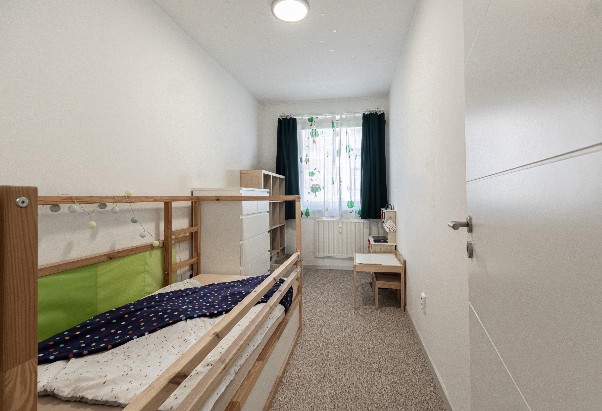 ZNÍŽENÉ NA PREDAJ  4-IZBOVÝ BYT – BRATISLAVA - VRAKUŇA 82 m²