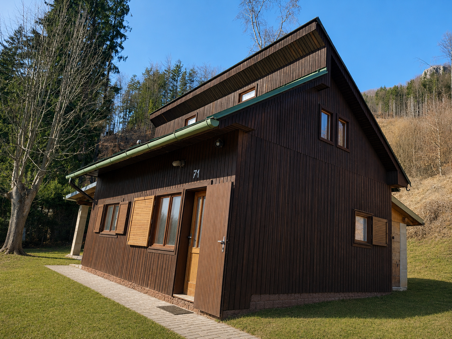 NA PREDAJ CHATA - SKLABIŇA - BLÍZKO ZÁMKU 1948m2