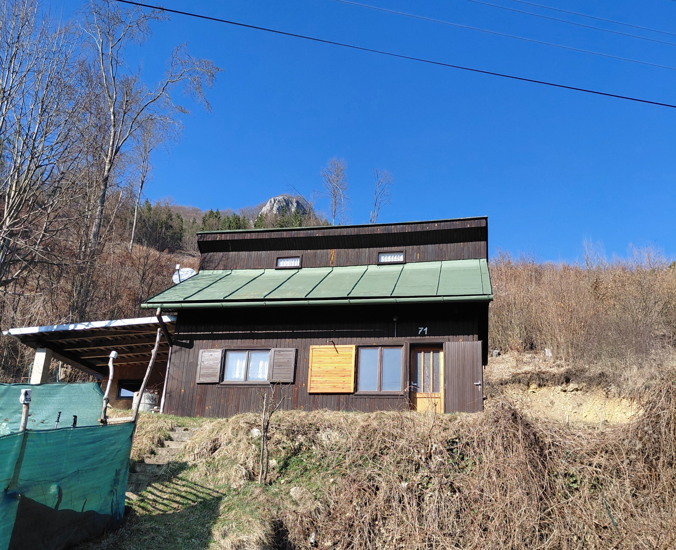 NA PREDAJ CHATA - SKLABIŇA - BLÍZKO ZÁMKU 1948m2