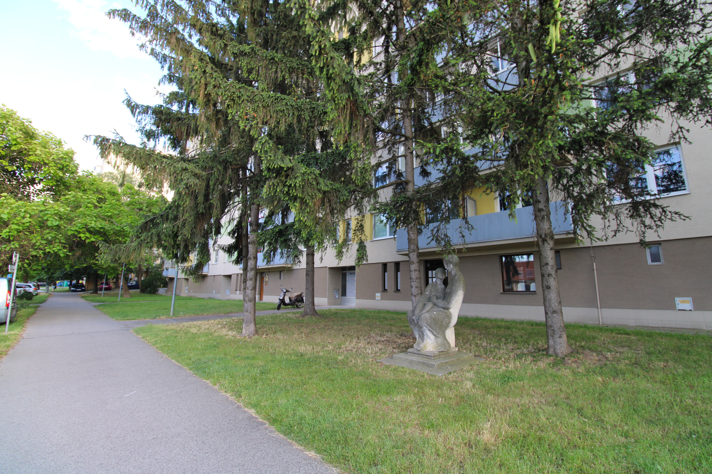 NA PREDAJ - 2,5 izbový byt v centre mesta Hlohovec