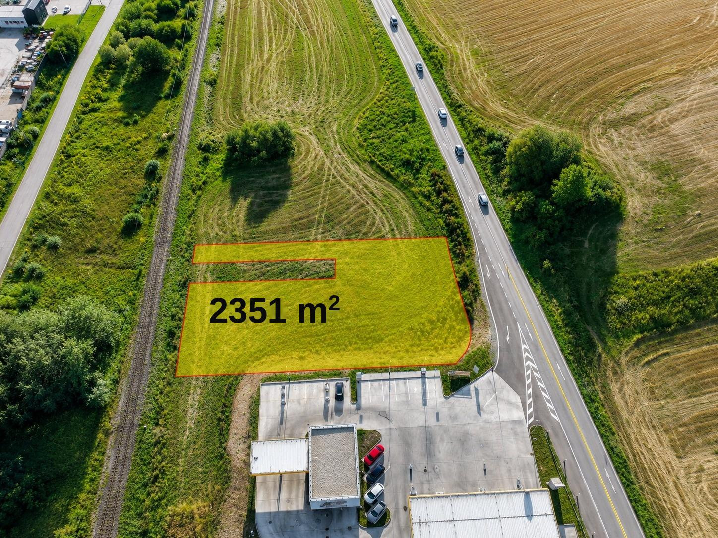 🌾  POZEMOK-2 351 m², PRI VSTUPE DO STAREJ ĽUBOVNE