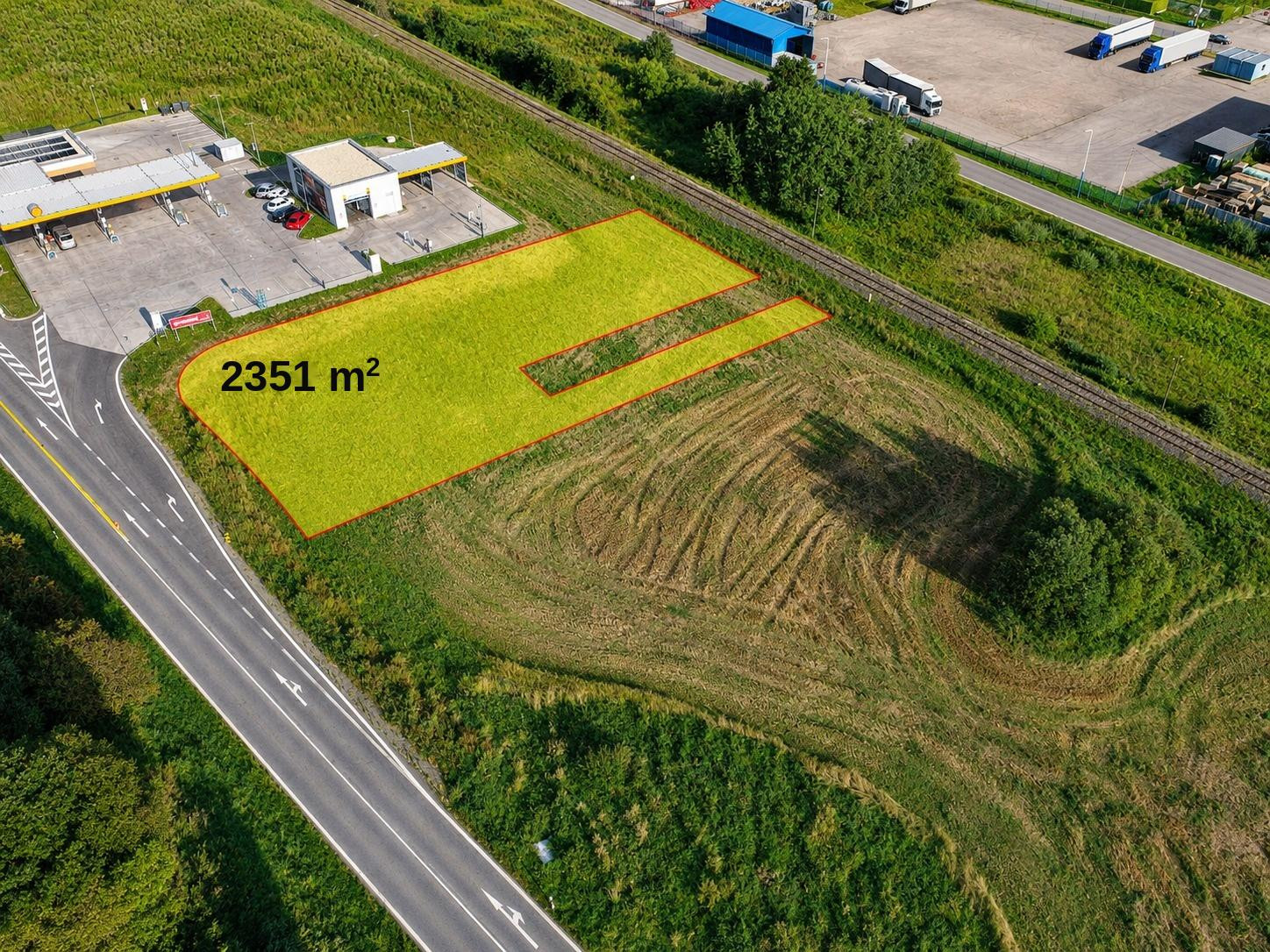 🌾  POZEMOK-2 351 m², PRI VSTUPE DO STAREJ ĽUBOVNE