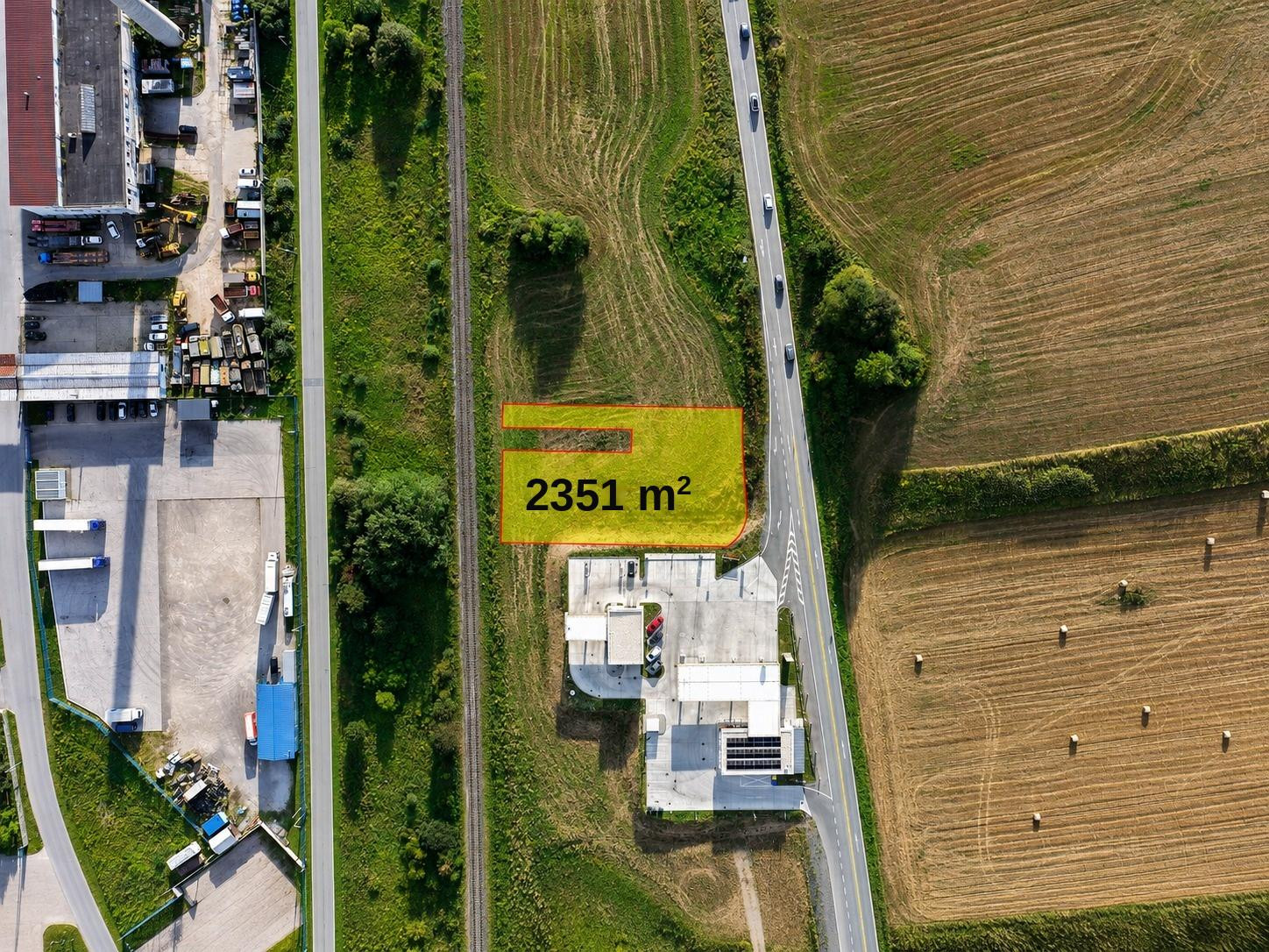 🌾  POZEMOK-2 351 m², PRI VSTUPE DO STAREJ ĽUBOVNE