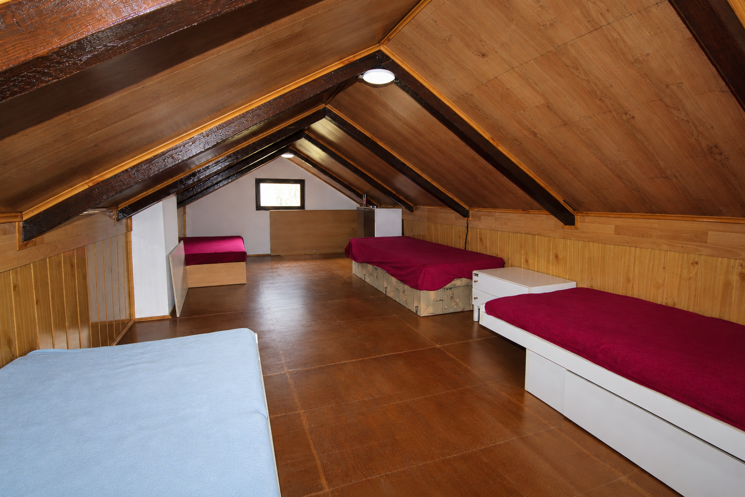 NA PREDAJ - Chatka so záhradou v Hlohovci - časť Obora
