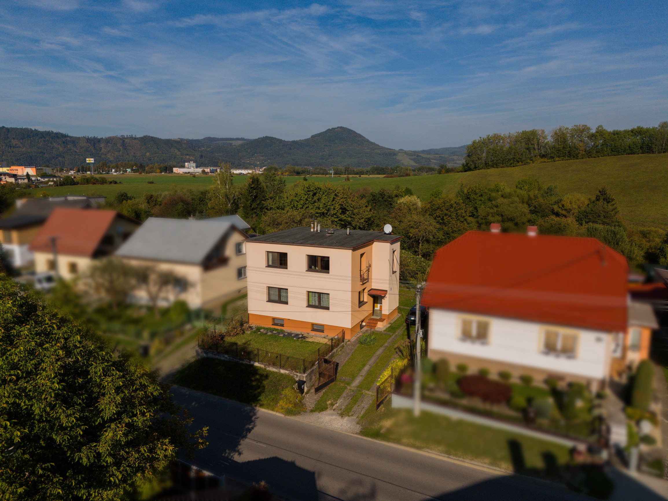 Ponúkame dvojpodlažný rodinný dom - Žilina mestská časť Trnové