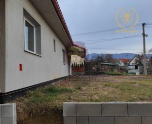 NA PREDAJ RODINNÝ DOM - NOVOSTAVBA - BYSTRIČANY 4-IZBOVÝ , 488m2 POZEMOK