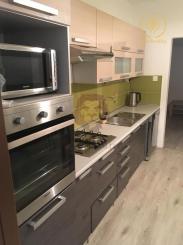 Na predaj 3-izbový byt v centre Seredi