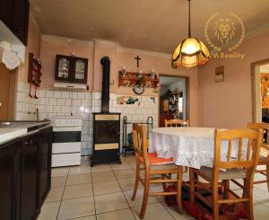 NA PREDAJ - Rodinný dom so záhradou v Sasinkove