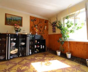 NA PREDAJ - Rodinný dom so záhradou v Sasinkove