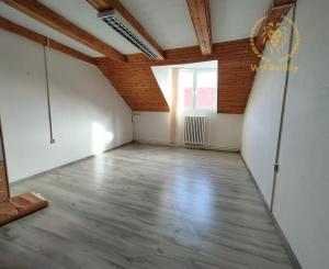 NA PRENÁJOM - Priestory pre kancelárie a služby v Hlohovci