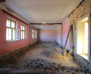 NA PREDAJ - Rodinný dom s veľkým pozemkom - Tepličky