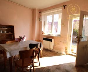 NA PREDAJ - Rodinný dom s veľkým pozemkom - Tepličky