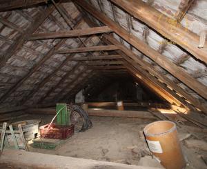 NA PREDAJ - Rodinný dom s veľkým pozemkom - Tepličky