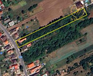 NA PREDAJ-Veľký pozemok so starším rodinným domom v Šoporni