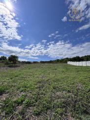 Na predaj oplotený stavebný pozemok v obci Banka, 1 623 m²