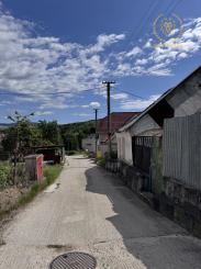 Na predaj oplotený stavebný pozemok v obci Banka, 1 623 m²