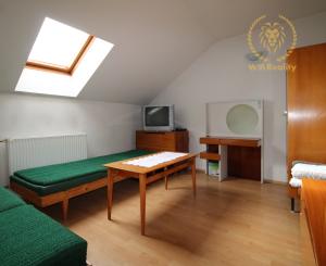 ZNÍŽENÁ CENA - NA PREDAJ - Veľký Rodinný dom Sokolovce