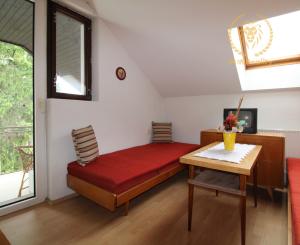 ZNÍŽENÁ CENA - NA PREDAJ - Veľký Rodinný dom Sokolovce