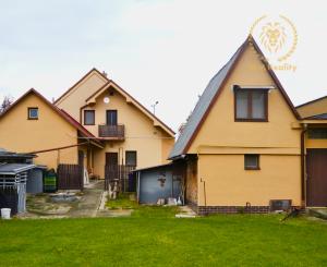 NA PREDAJ RODINNÝ DOM SO SAMOSTATNOU UBYTOVŇOU V OBCI ZAVAR