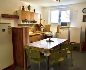 NA PREDAJ RODINNÝ DOM SO SAMOSTATNOU UBYTOVŇOU V OBCI ZAVAR