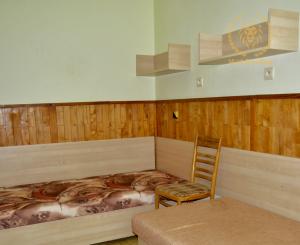 NA PREDAJ RODINNÝ DOM SO SAMOSTATNOU UBYTOVŇOU V OBCI ZAVAR