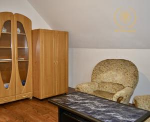 NA PREDAJ RODINNÝ DOM SO SAMOSTATNOU UBYTOVŇOU V OBCI ZAVAR