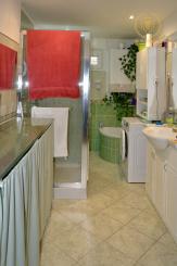 NA PREDAJ RODINNÝ DOM SO SAMOSTATNOU UBYTOVŇOU V OBCI ZAVAR