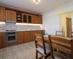 NA PRENÁJOM - 2 - izbový byt v centre Piešťan s parkovaním