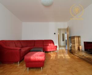 NA PRENÁJOM - 2 - izbový byt v centre Piešťan s parkovaním