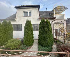 Na predaj: tehlový rodinný dom v Čachticiach.